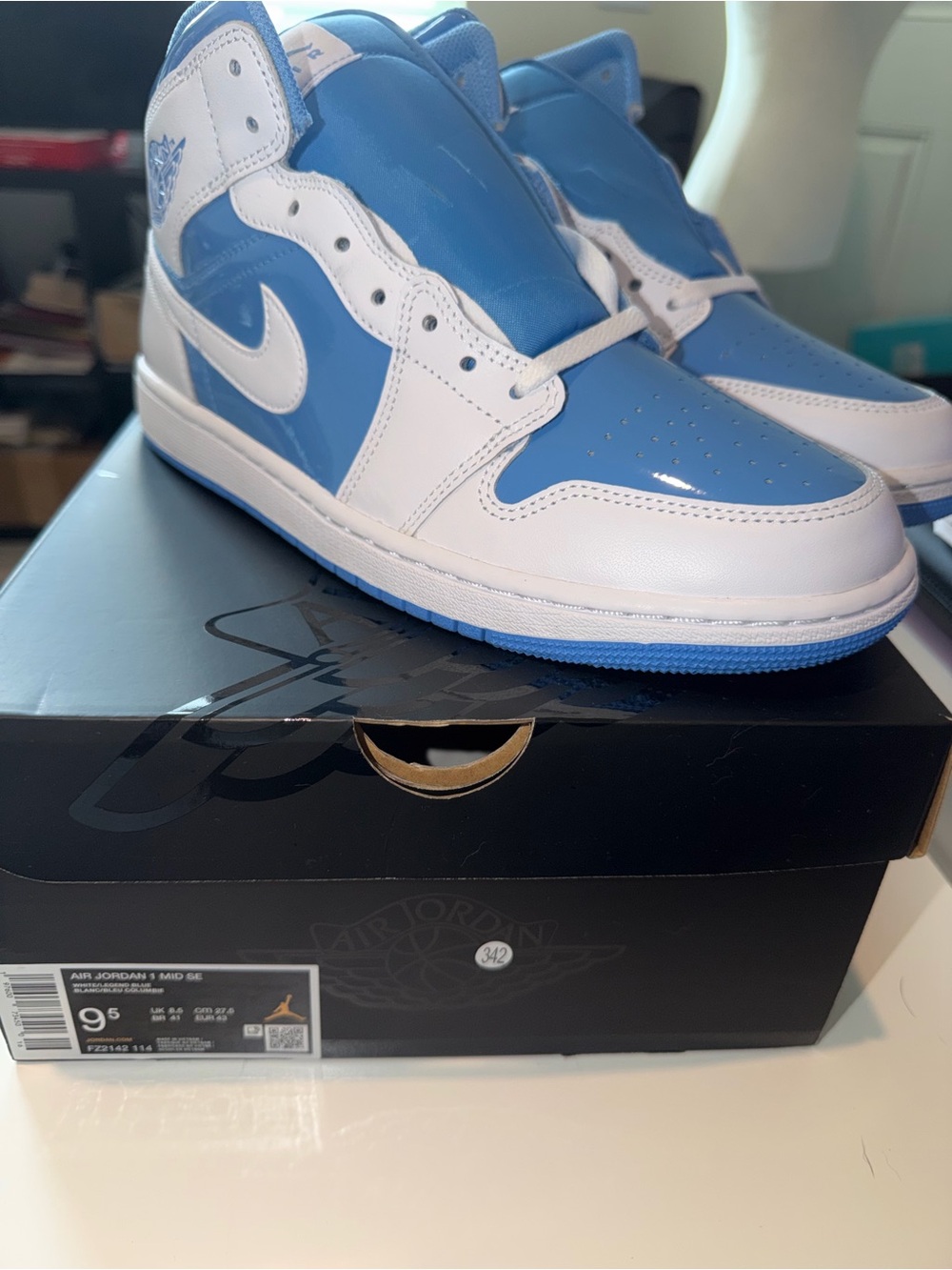 Nike Air Jordan 1 Mid in University Blue and White